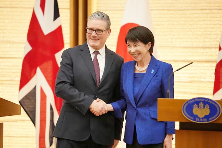 Thủ tướng Anh Keir Starmer và Thủ tướng Nhật Bản Sanae Takaichi (Ảnh: Reuters)