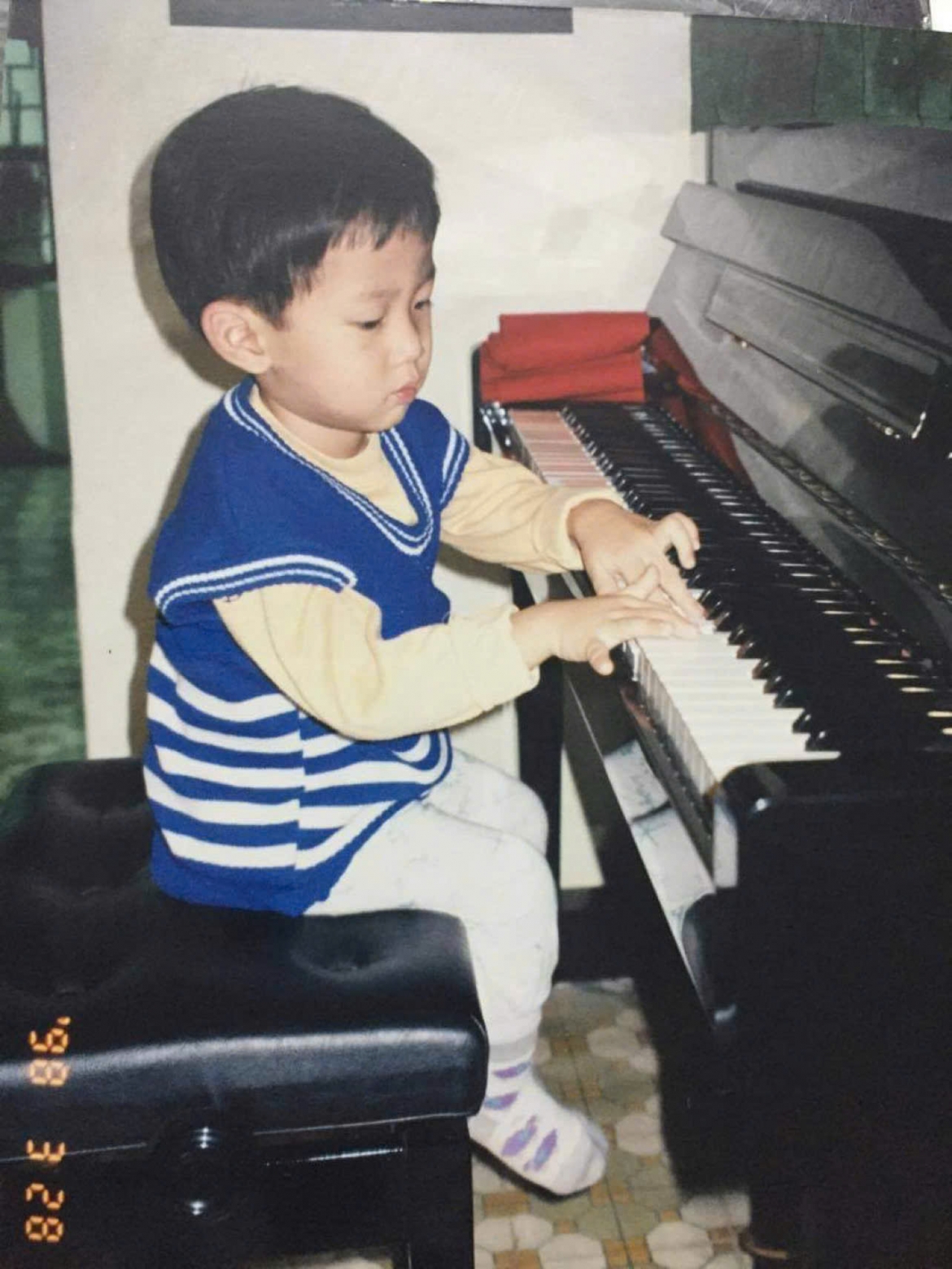 K.O lại nhắc nhớ về những tháng ngày cô đơn của tuổi trẻ. Nam nghệ sĩ gửi lời cảm ơn đến cậu bé năm xưa vì đã không ngừng cố gắng lớn lên dù từng có lúc cảm thấy nhỏ bé và lạc lõng. Anh tin rằng những tổn thương trong quá khứ cuối cùng sẽ trở thành động lực để con người mạnh mẽ và biết yêu thương hơn.
