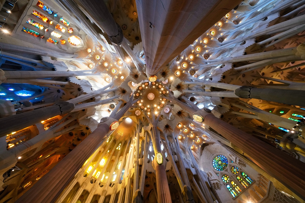 Trần nhà Vương cung Thánh đường Sagrada Família với vẻ đẹp ấn tượng.