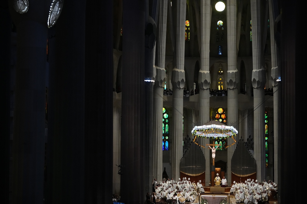 Vẻ đẹp ấn tượng bên trong nhà thờ Sagrada Família.