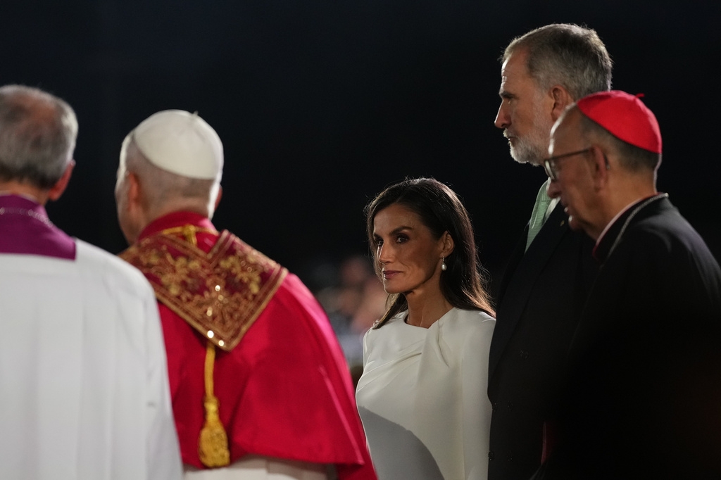 Công tác an ninh được tăng cường nghiêm ngặt do có sự hiện diện của Nhà vua Felipe VI, Hoàng hậu Letizia cùng Thủ tướng Tây Ban Nha Pedro Sánchez.