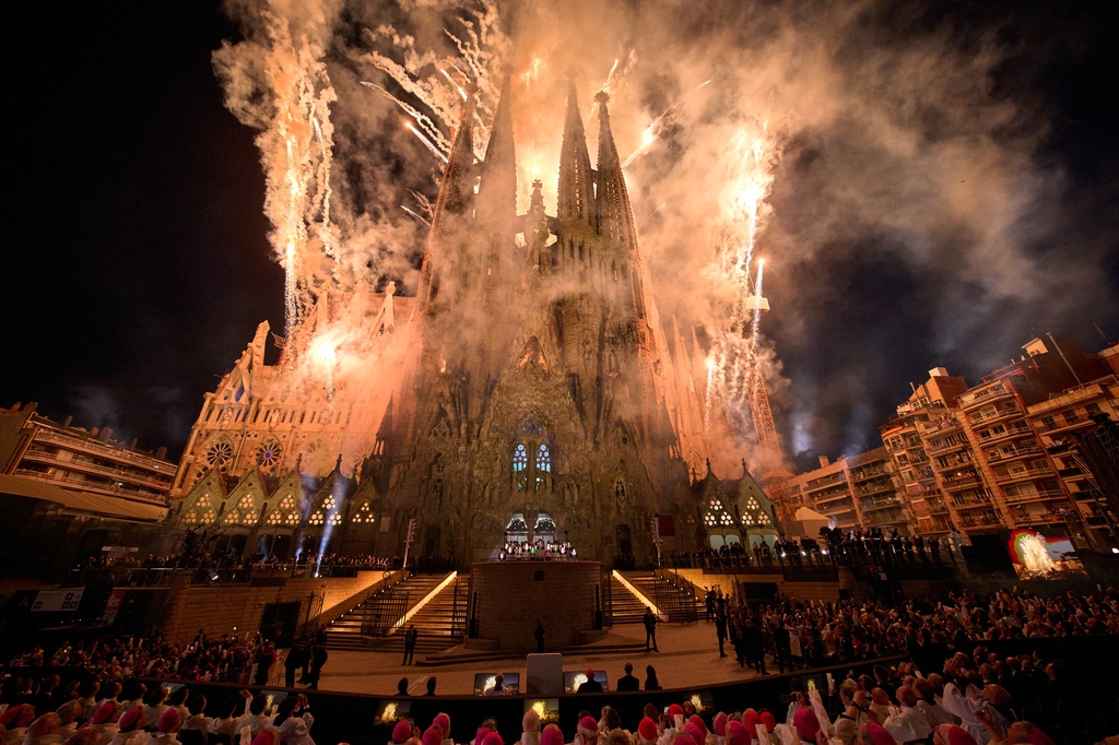 Sagrada Família chính thức trở thành nhà thờ cao nhất thế giới.