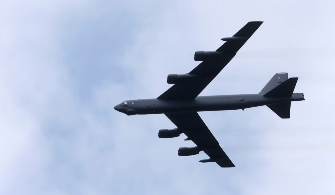Trong các cuộc xung đột, B-52 đảm nhiệm các nhiệm vụ tấn công chiến lược, ngăn chặn đường không và các hoạt động trên biển… Ảnh: Reuters.