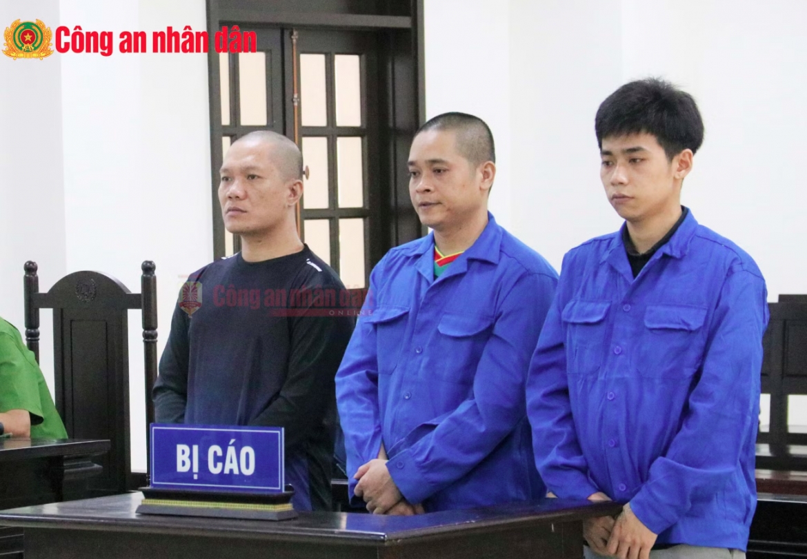 Các bị cáo tại tòa.
