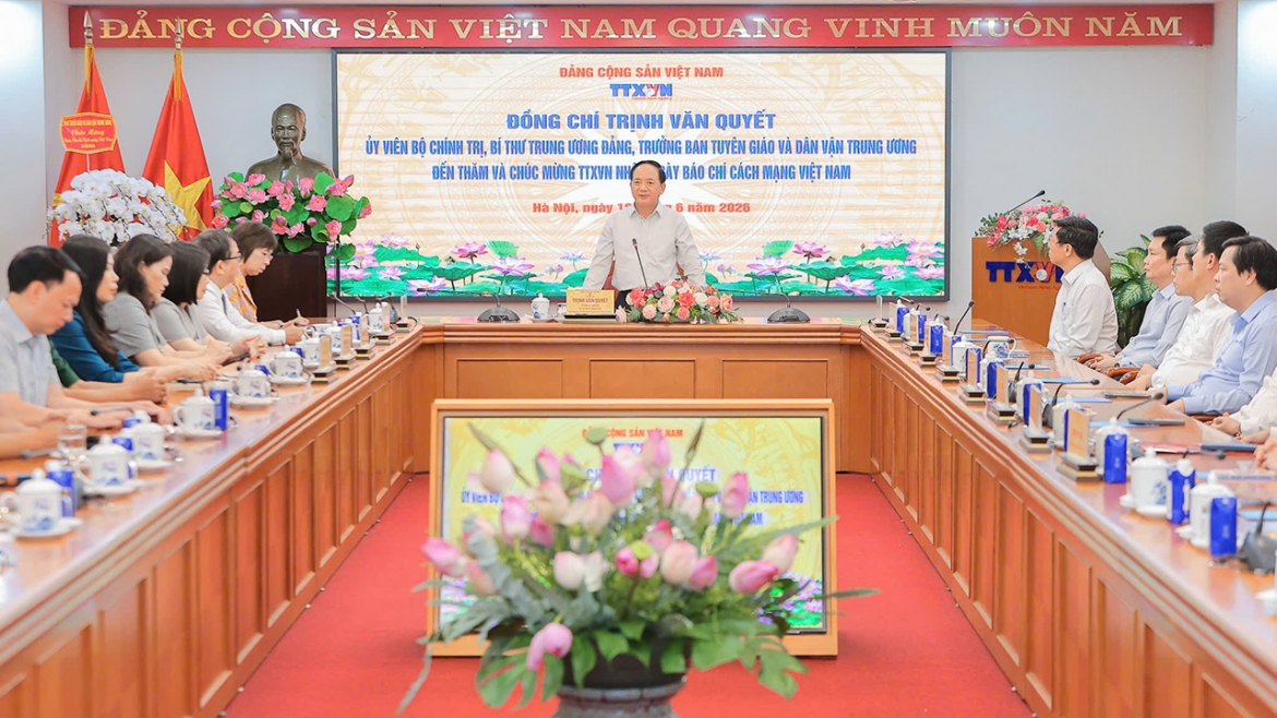 Trưởng Ban Tuyên giáo và Dân vận Trung ương chúc mừng cơ quan báo chí và nhà báo lão thành