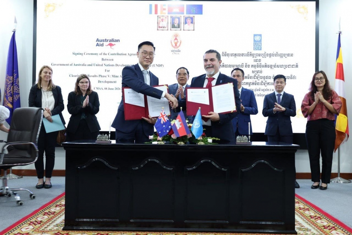 Lễ ký kết thỏa thuận tài trợ 1,5 triệu UAD Australia của Chính phủ dành cho công tác rà phá bom mìn tại Campuchia (Ảnh: CMAA)