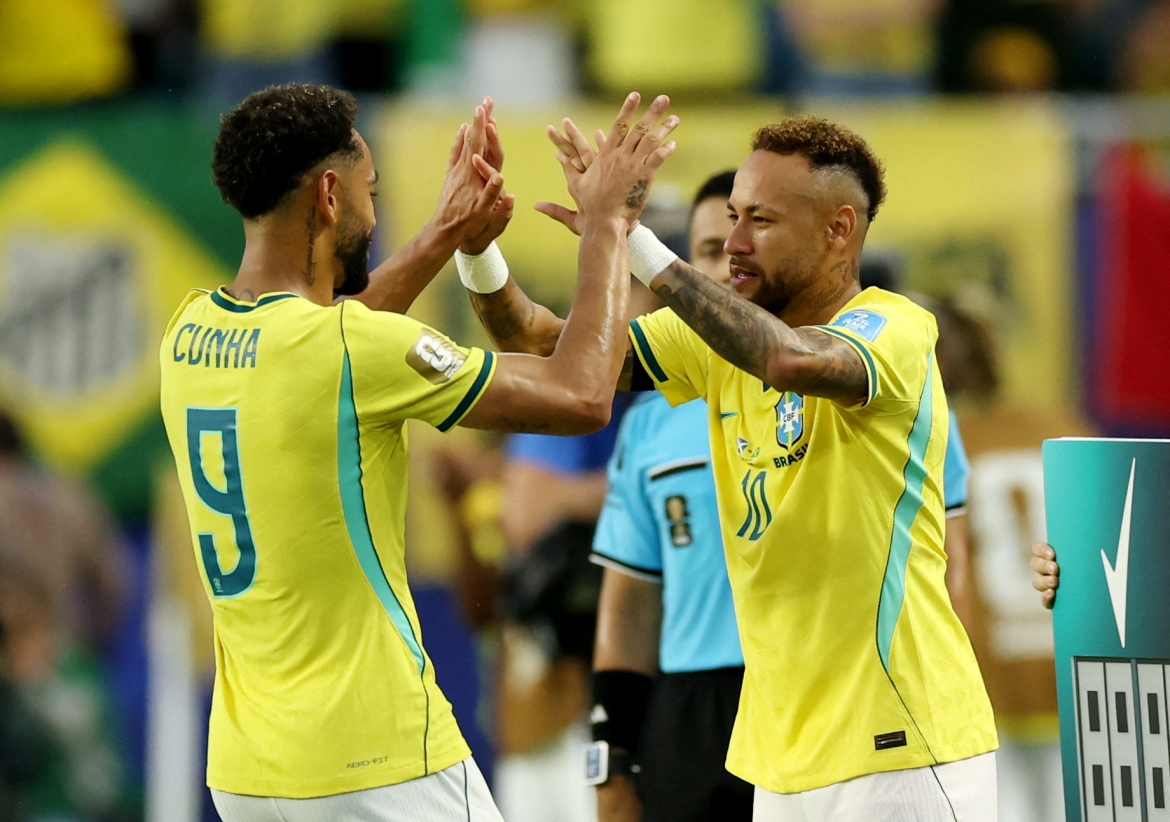 Cunha cũng là người rời sân nhường chỗ cho Neymar ở phút 76. (Ảnh: Reuters)