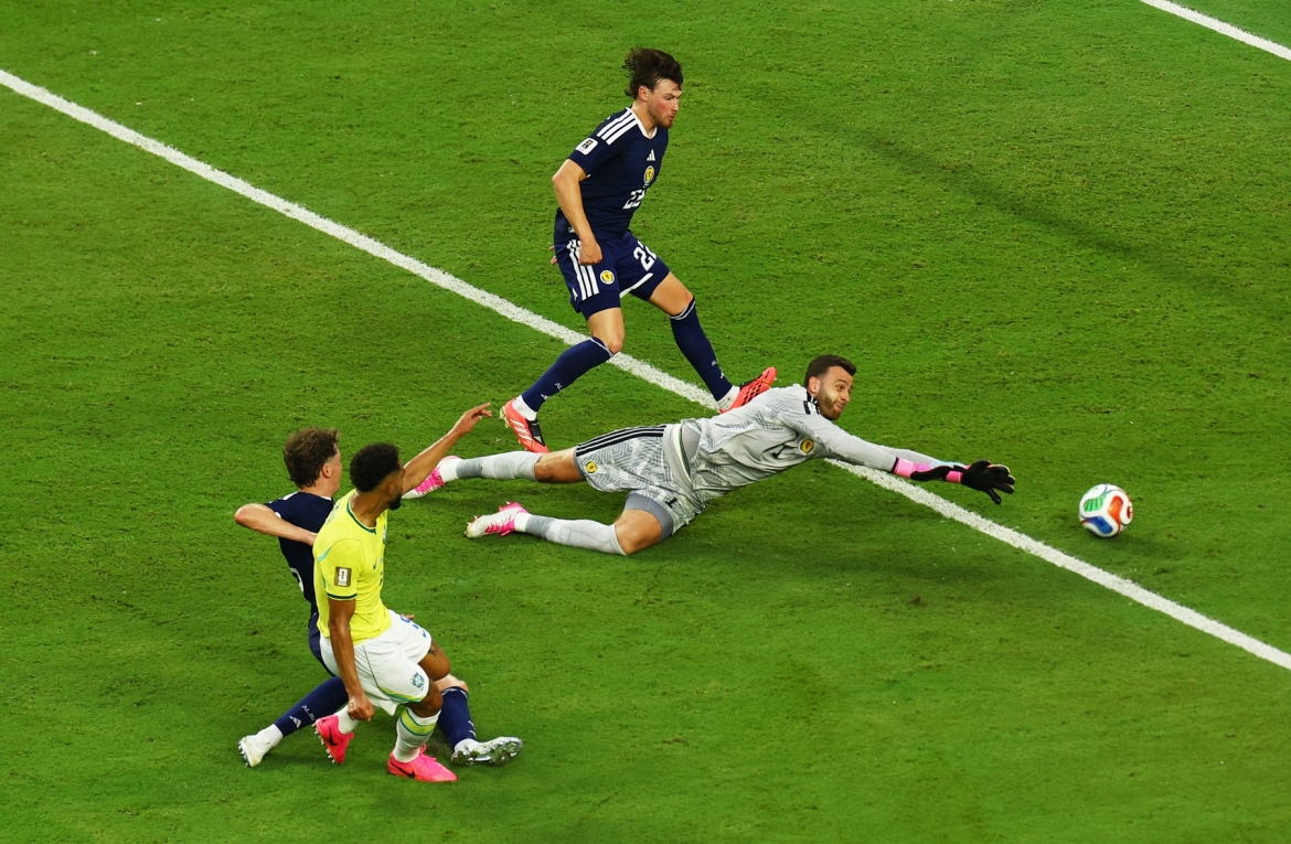 Cunha ấn định chiến thắng 3-0 cho Brazil sau pha phối hợp mãn nhãn ở phút 60. (Ảnh: Reuters)