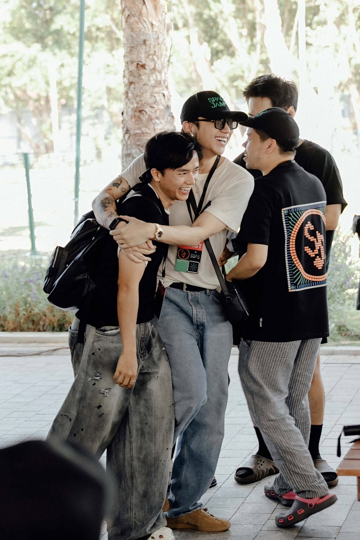 Bùi Công Nam chia sẻ khoảnh khắc hội ngộ cùng nam ca sĩ Soobin, thu hút sự chú ý của người hâm mộ.