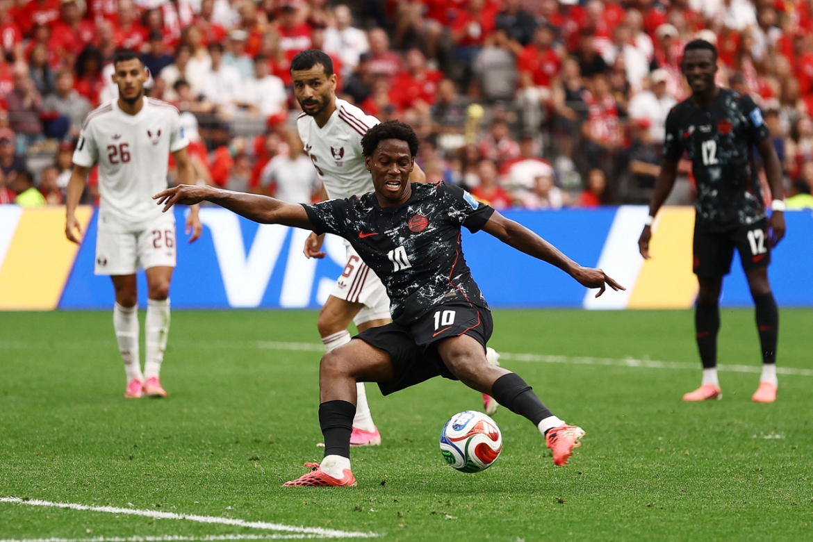 Jonathan David ghi hattrick bàn thắng (Ảnh: Reuters)