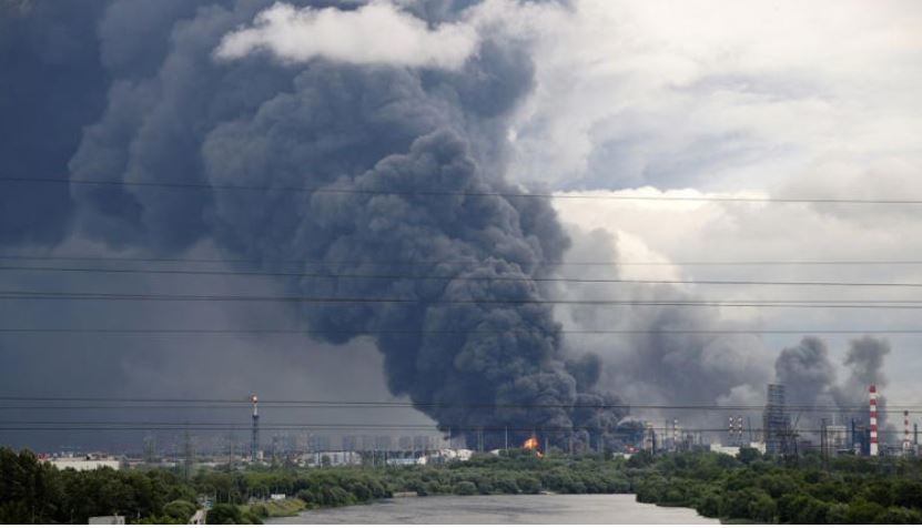 Ukraine tấn công một nhà máy lọc dầu ở ngoại ô Moscow. Ảnh: Reuters