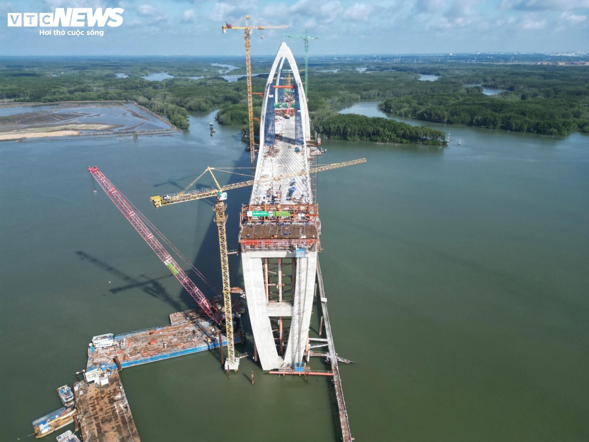 Cầu Phước An có tổng chiều dài khoảng 4.378 m. Trong đó, phần cầu chính dài 3.514 m, còn lại là hệ thống đường dẫn và đường kết nối với tuyến xuống cảng Phước An, dài khoảng 864 m.