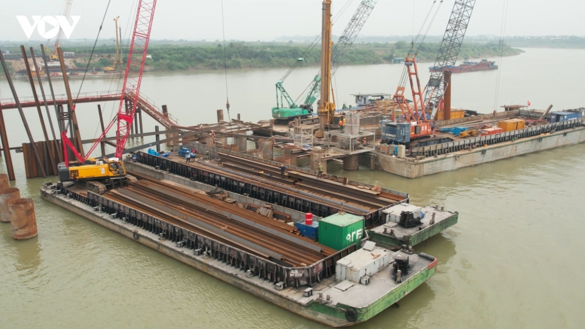 Thi công cầu Ngọc Hồi.