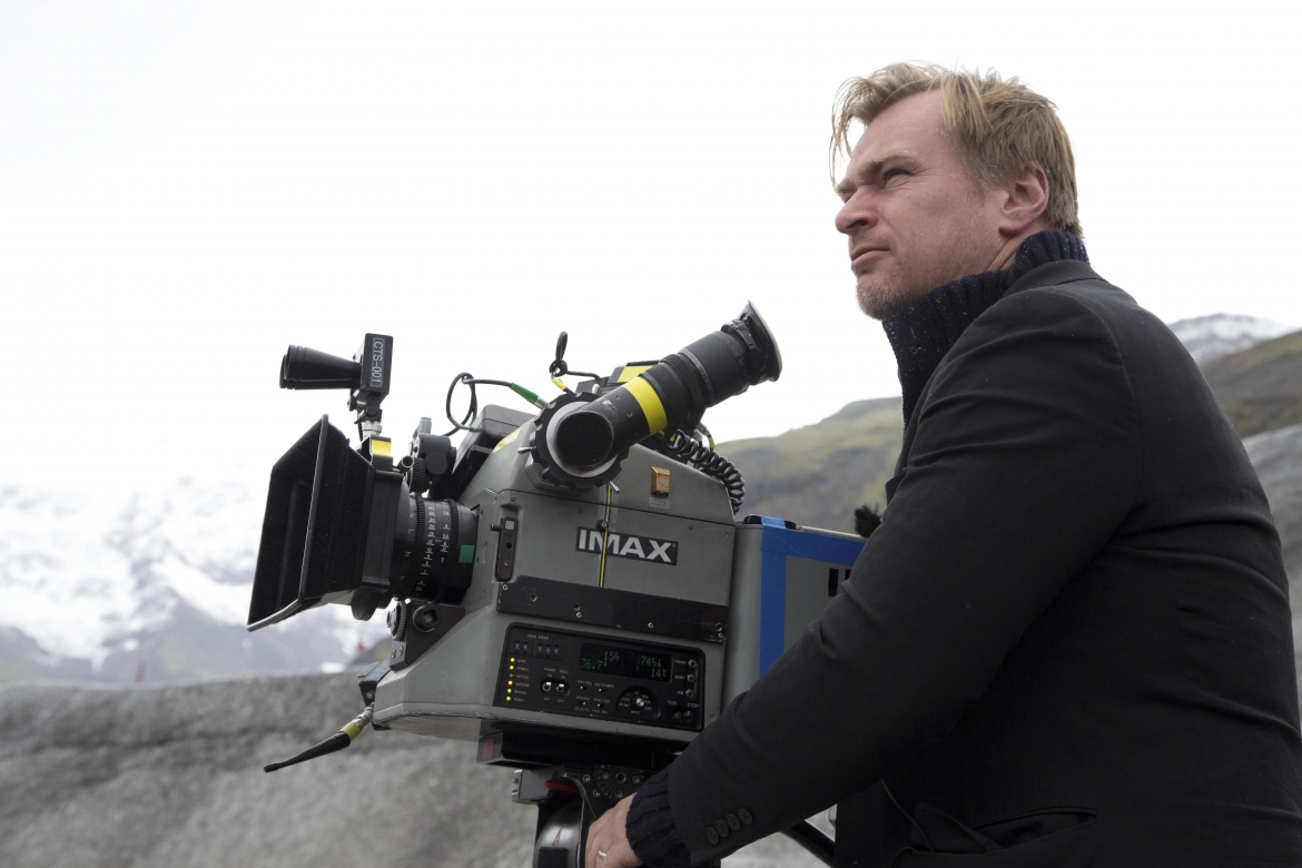 Đạo diễn Christopher Nolan trên phim trường. 