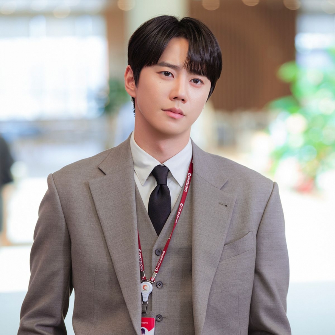 Lee Jun Young đảm nhận vai nam chính trong bộ phim "Chủ tịch tập sự"