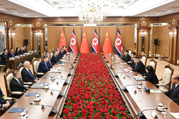 Chủ tịch Trung Quốc Tập Cận Bình và nhà lãnh đạo Triều Tiên Kim Jong Un hội đàm tại thủ đô Bình Nhưỡng chiều ngày 8/6/2026. Ảnh: Tân Hoa xã
