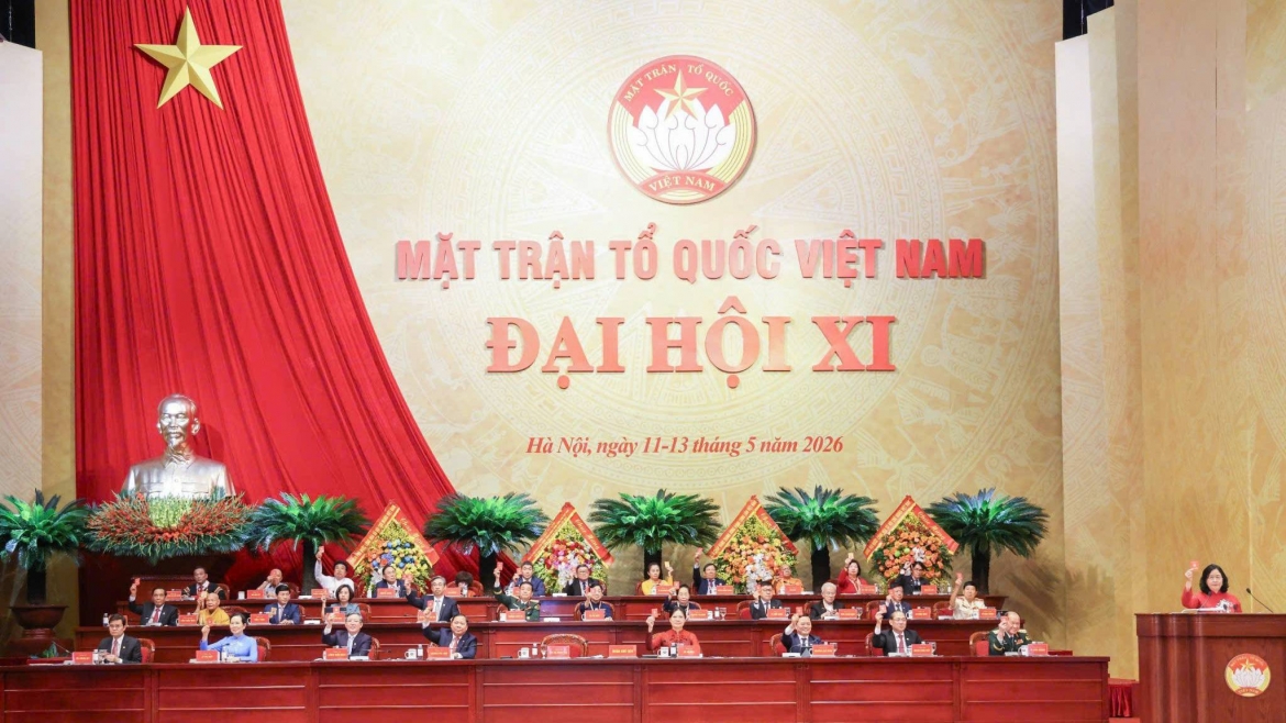 Đại biểu tham dự Đại hội đại biểu toàn quốc MTTQ Việt Nam lần thứ XI biểu quyết tại Đại hội.