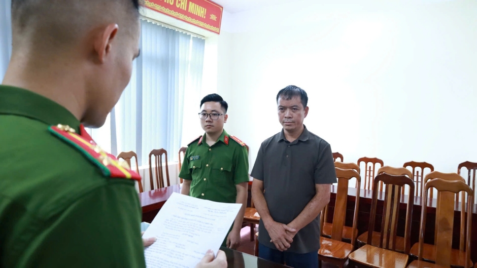 Cơ quan Cảnh sát điều tra Công an tỉnh Lạng Sơn tống đạt quyết định khởi tố bị can đối với Lê Xuân Khang