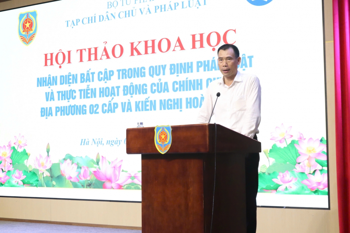 Ông Trương Thế Côn, Tổng Biên tập Tạp chí Dân chủ và Pháp luật phát biểu khai mạc hội thảo