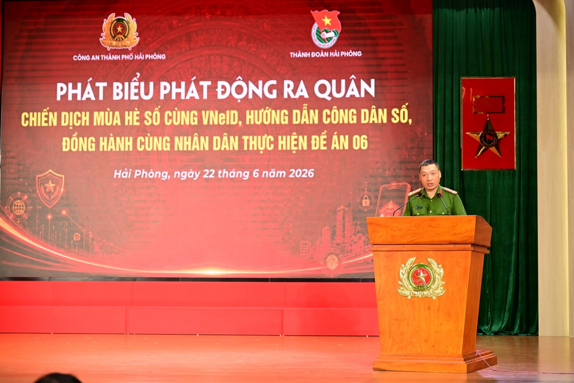 Đại tá Phạm Chí Hiếu - Phó Giám đốc CATP phát biểu chỉ đạo tại hội nghị