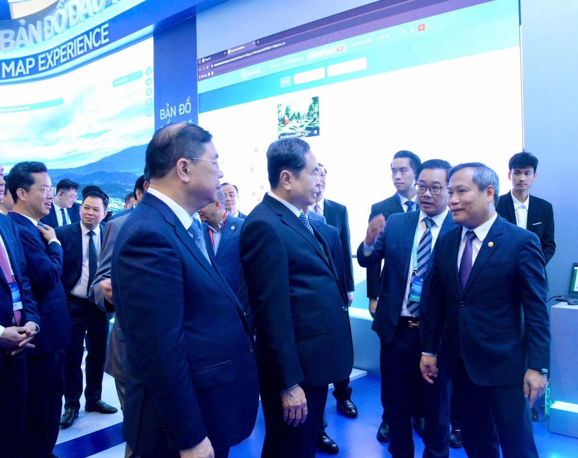 Chủ tịch Quốc hội Trần Thanh Mẫn gặp gỡ các đại biểu tại Hội nghị