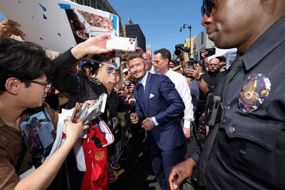 Người hâm mộ tập trung tại Los Angeles để chúc mừng David Beckham trong khoảnh khắc đáng nhớ của sự nghiệp.(Ảnh Reuters)