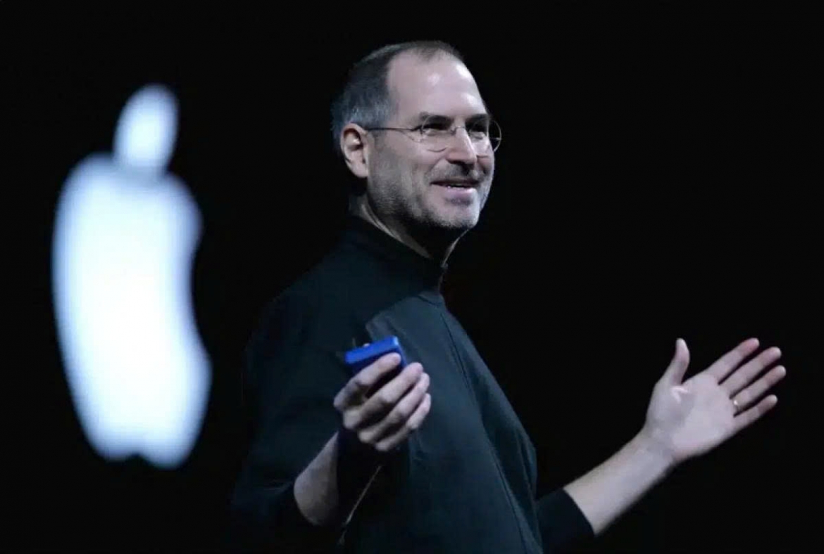 Steve Jobs (1955-2011) là doanh nhân, nhà sáng chế người Mỹ, đồng sáng lập hãng Apple (Ảnh: CNBC)