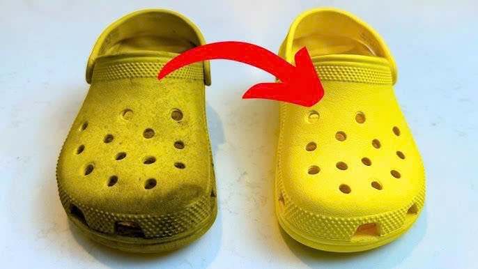 Nhiều người cứ lê đôi dép Crocs bẩn suốt thời gian dài vì ngại khâu vệ sinh, những cách làm sạch dép Crocs nhanh và hiệu quả này sẽ giúp giảm nỗi e ngại.