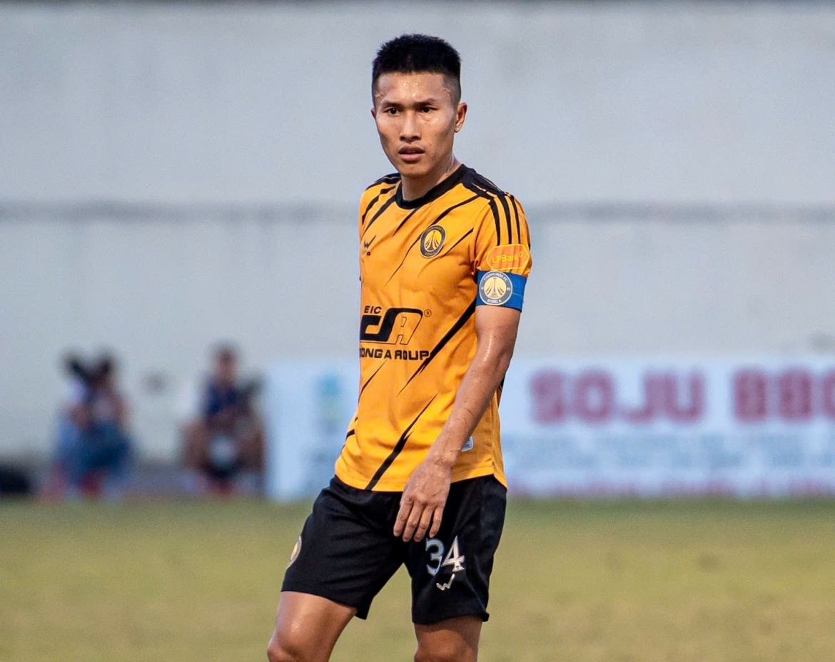 Doãn Ngọc Tân bị treo giò ở vòng hạ màn V-League 2025/2026. (Ảnh: VPF)