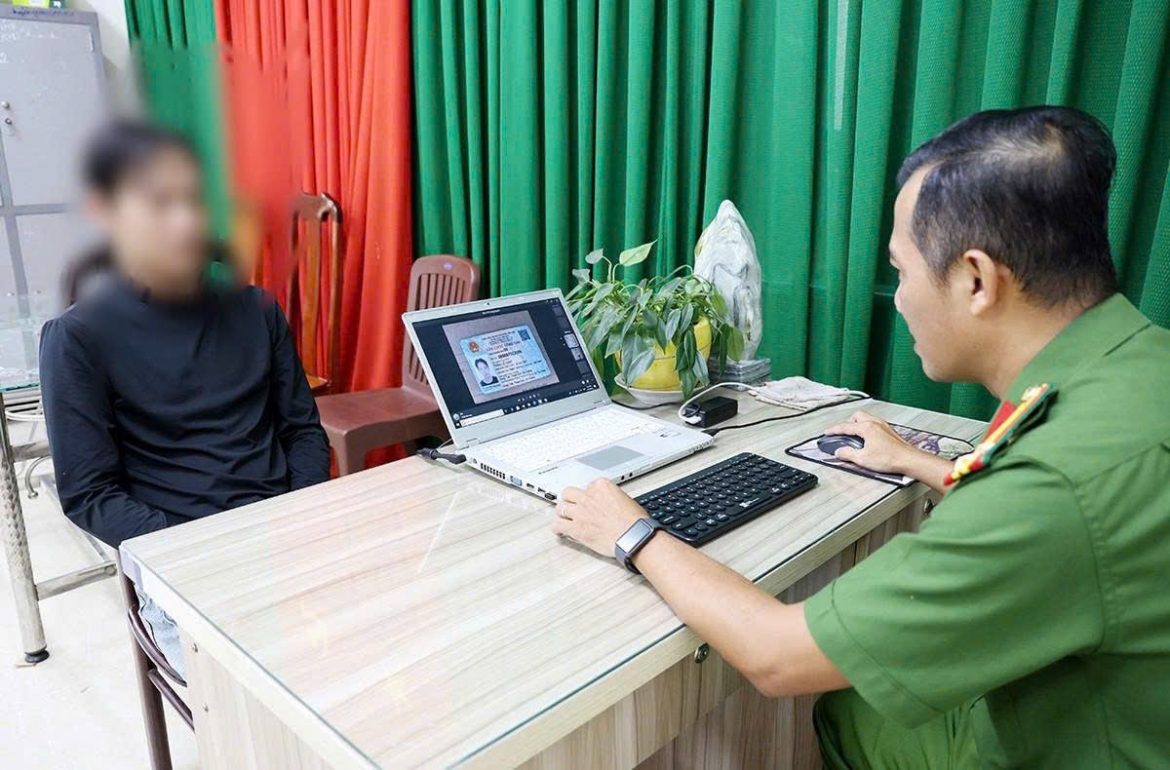 Đối tượng Trần Lê Linh tại cơ quan công an