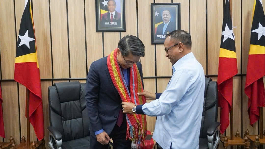 Đại biện Việt Nam tại Timor-Leste Phạm Bình Đàm có cuộc gặp với Bộ trưởng Thương mại và Công nghiệp Timor-Leste Filipus Nino Pereira