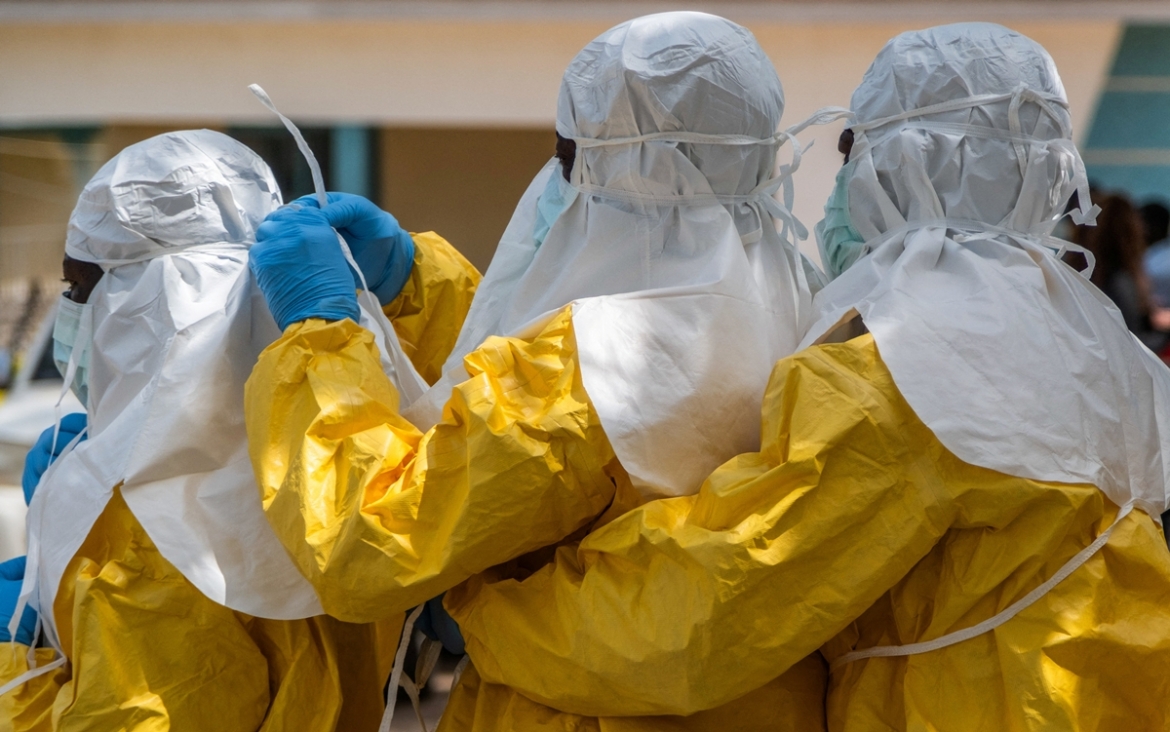 Các cơ quan y tế quốc tế nhận định dịch Ebola hiện vẫn tập trung chủ yếu tại miền Đông CHDC Congo, đặc biệt là tỉnh Ituri. Tuy nhiên, tình trạng di chuyển qua biên giới và những khó khăn trong công tác truy vết đang làm gia tăng lo ngại về nguy cơ lây lan trong khu vực, khiến các nỗ lực phối hợp quốc tế tiếp tục được đẩy mạnh.