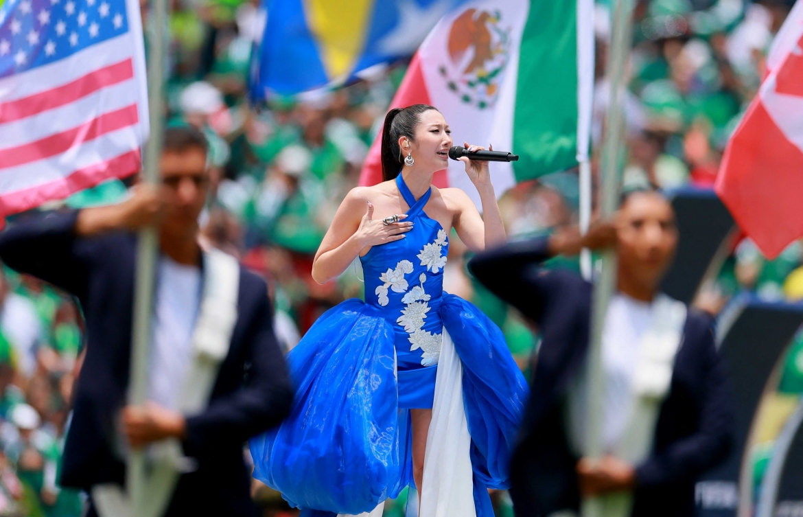 EJAE gây chú ý khi cất lên câu hát bằng tiếng Hàn trong ca khúc chính thức của FIFA mang tên "DNA".  (Ảnh: Reuters)