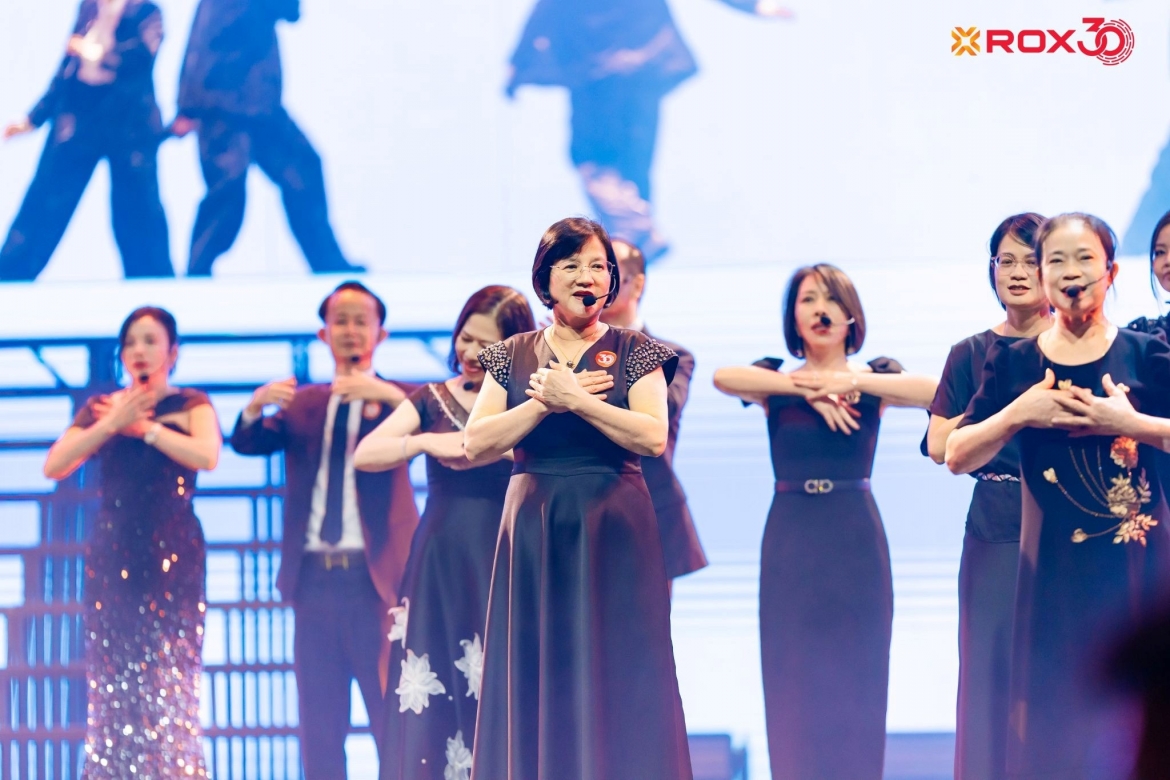 Những gương mặt gắn bó nhiều năm với ROX cùng hội tụ trên sân khấu tuổi 30, mang theo câu chuyện về sự tận tâm và đồng hành bền bỉ