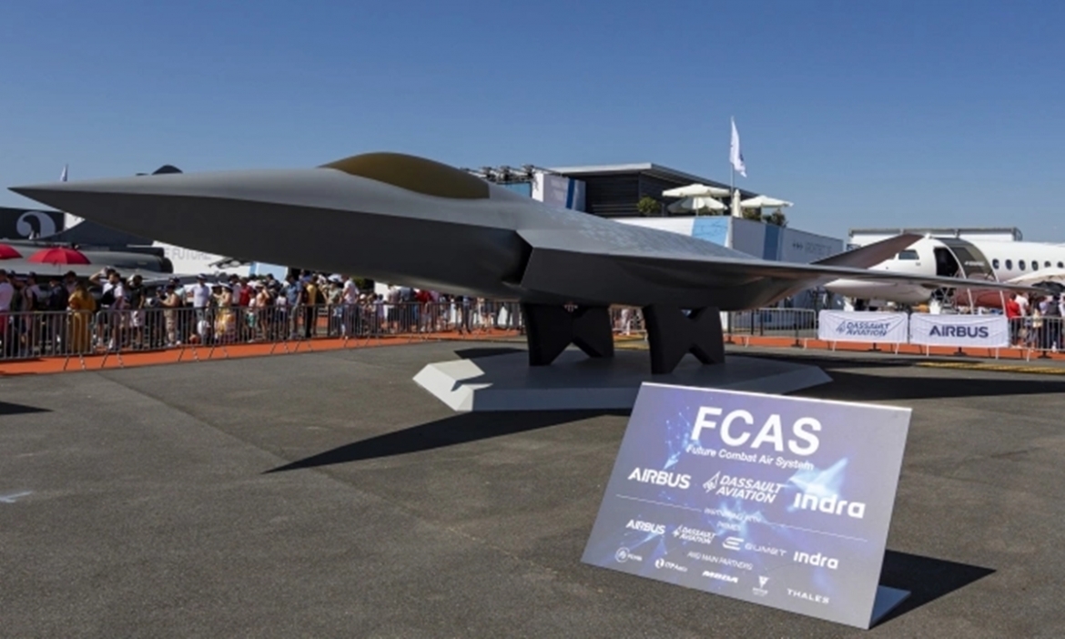 Mô hình chiến đấu cơ FCAS trưng bày tại Triển lãm Hàng không Paris hồi năm 2023 (Ảnh: Reuters)