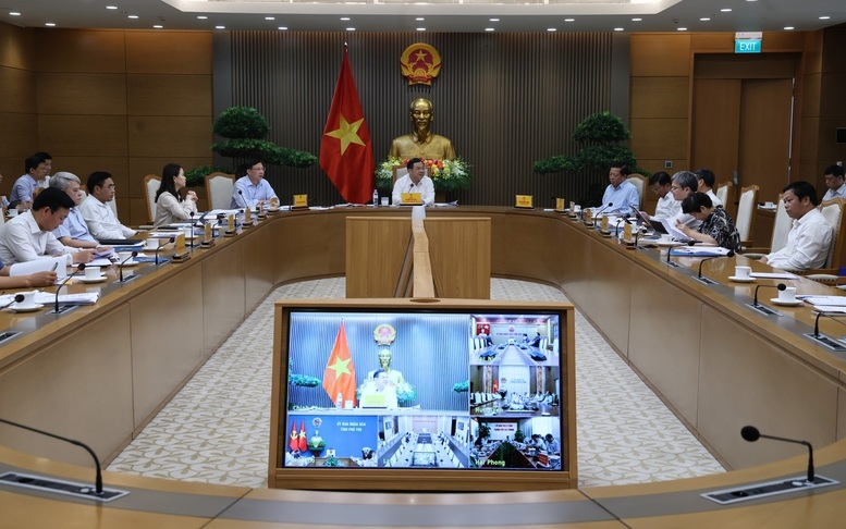 Phó Thủ tướng Thường trực Phạm Gia Túc làm việc về tình hình triển khai dự án đường sắt Lào Cai - Hà Nội - Hải Phòng. Ảnh: VGP/Phương Nguyên