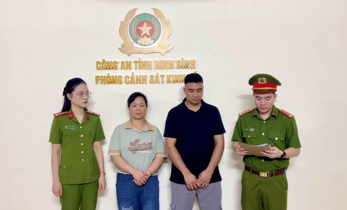 Hai đối tượng tại cơ quan công an