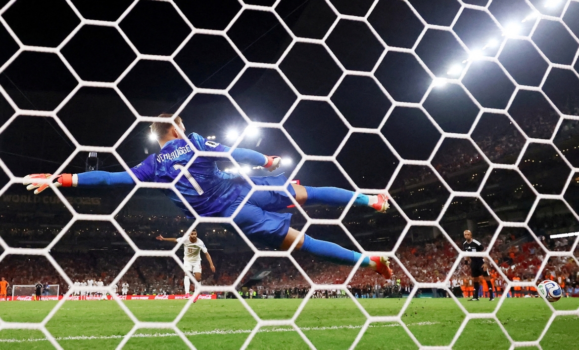 Saibari thực hiện thành công cú sút quyết định giúp Morocco thắng Hà Lan 3-2 ở loạt sút luân lưu. (Ảnh: Reuters)