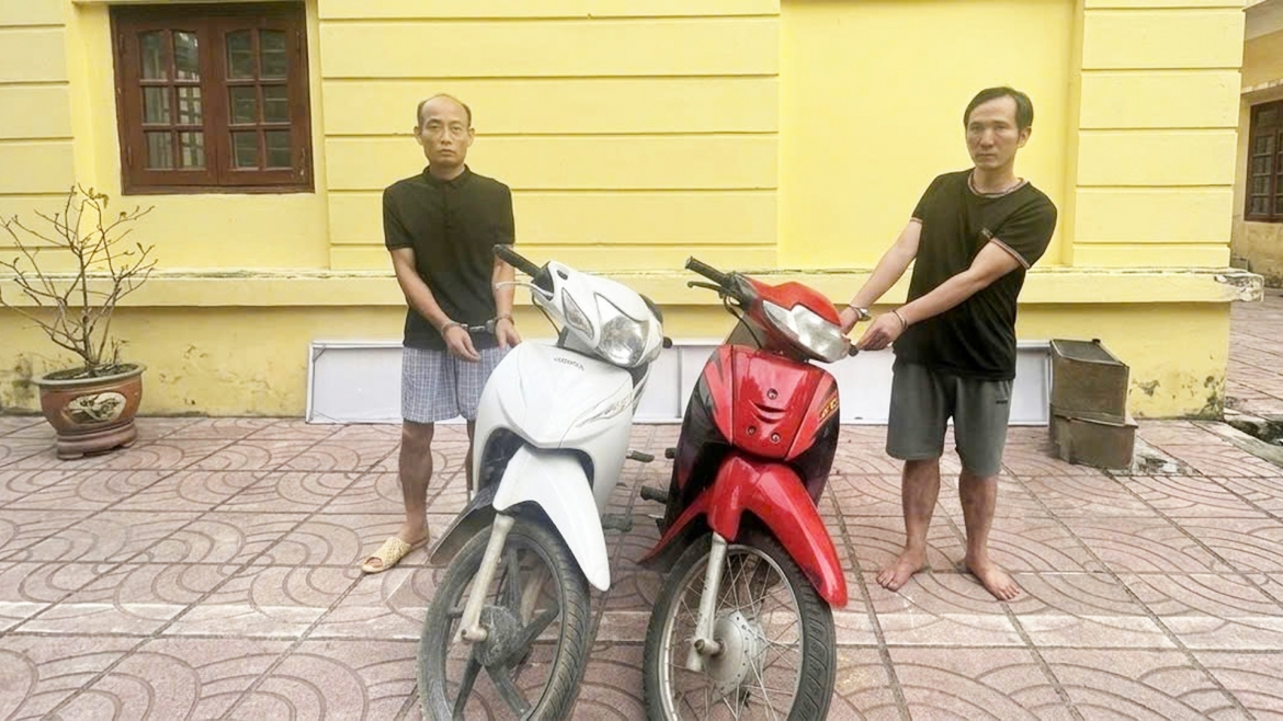 Đối tượng Vũ Xuân Ngọc (bên trái) và Hoàng Minh Đức (bên phải)