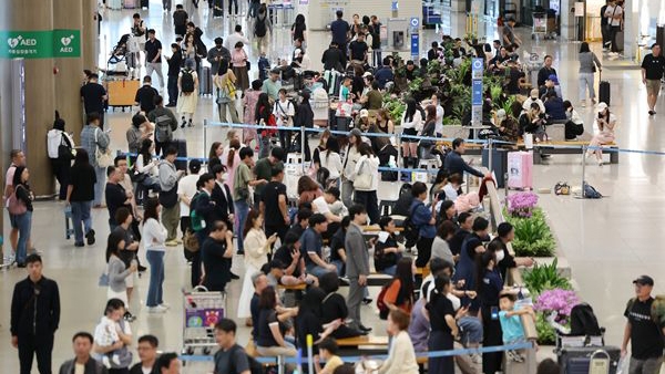 Các chuyến bay nối Hàn Quốc và Trung Quốc luôn tấp nập hành khách. Nguồn Yonhap.