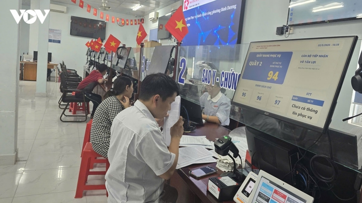 Người dân đến thực hiện thủ tục hành chính tại Trung tâm Hành chính công phường Bình Dương, TP.HCM. (Ảnh: Thiên Lý)