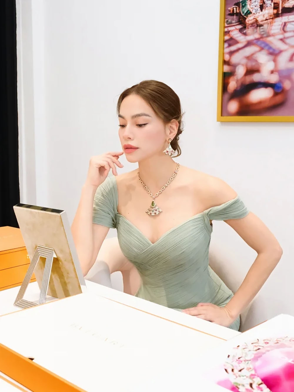 Hồ Ngọc Hà gây chú ý với visual rạng rỡ và gu thời trang đẳng cấp.