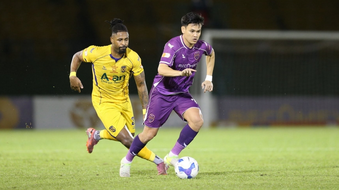 Hồ Tấn Tài thi đấu trong màu áo CLB TP.HCM ở V-League 2025/2026. (Anh: VPF)