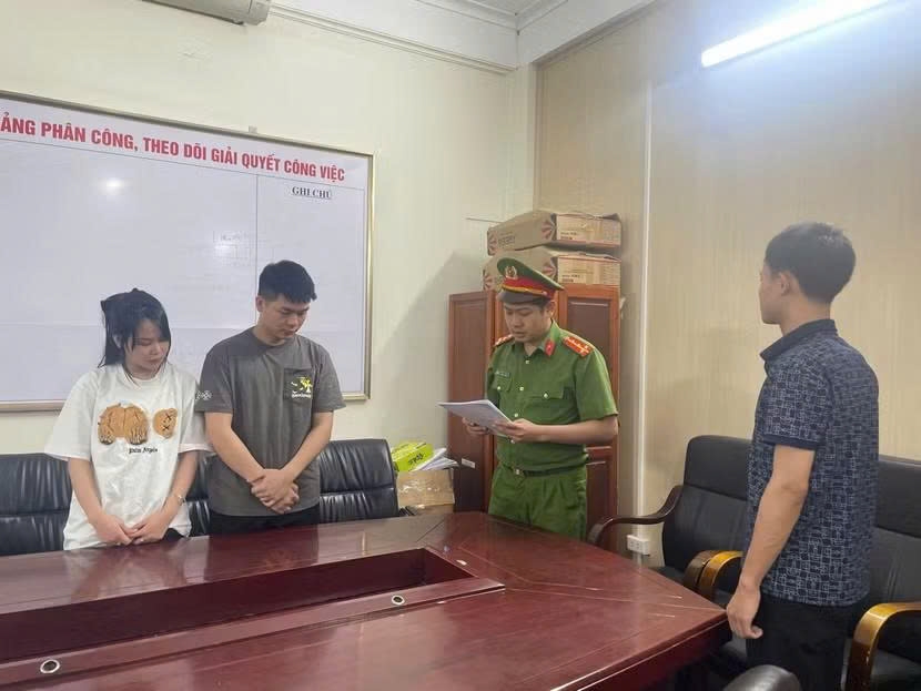 Các đối tượng và tang vật trong vụ án.