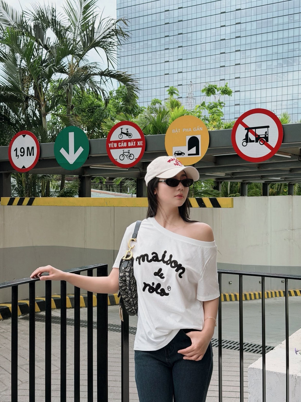 Huyền Lizzie khoe gu thời trang trẻ trung, năng động, nhận được nhiều sự quan tâm từ người hâm mộ.