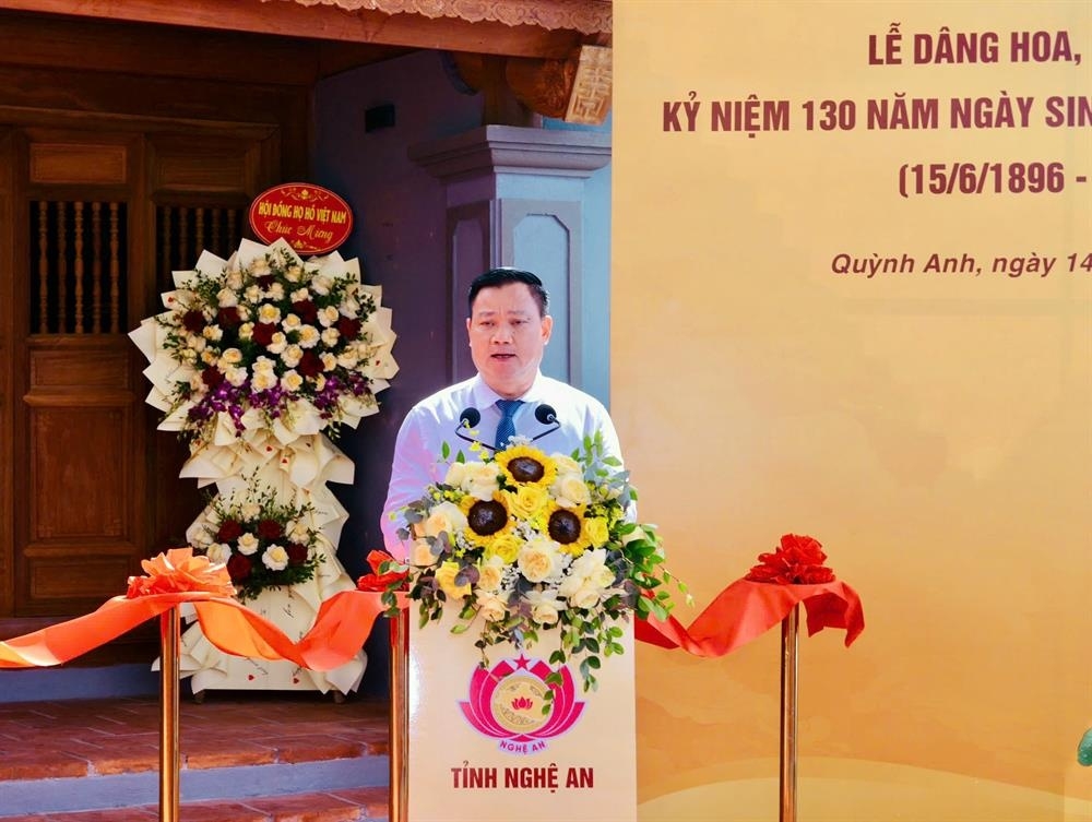 Ủy viên Trung ương Đảng, Bí thư Tỉnh ủy Nghệ An Nguyễn Khắc Thận phát biểu tại buổi lễ. Ảnh Mạnh Thắng