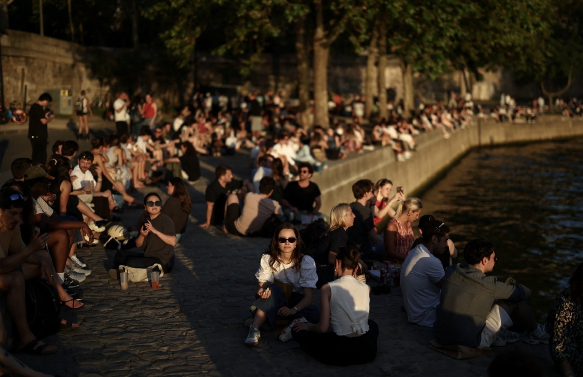 Tại Bordeaux, vùng sản xuất rượu vang nổi tiếng ở miền Tây nước Pháp, nhiệt độ lên tới 41,9 độ C, vượt qua mức kỷ lục được ghi nhận vào tháng 8 năm ngoái.