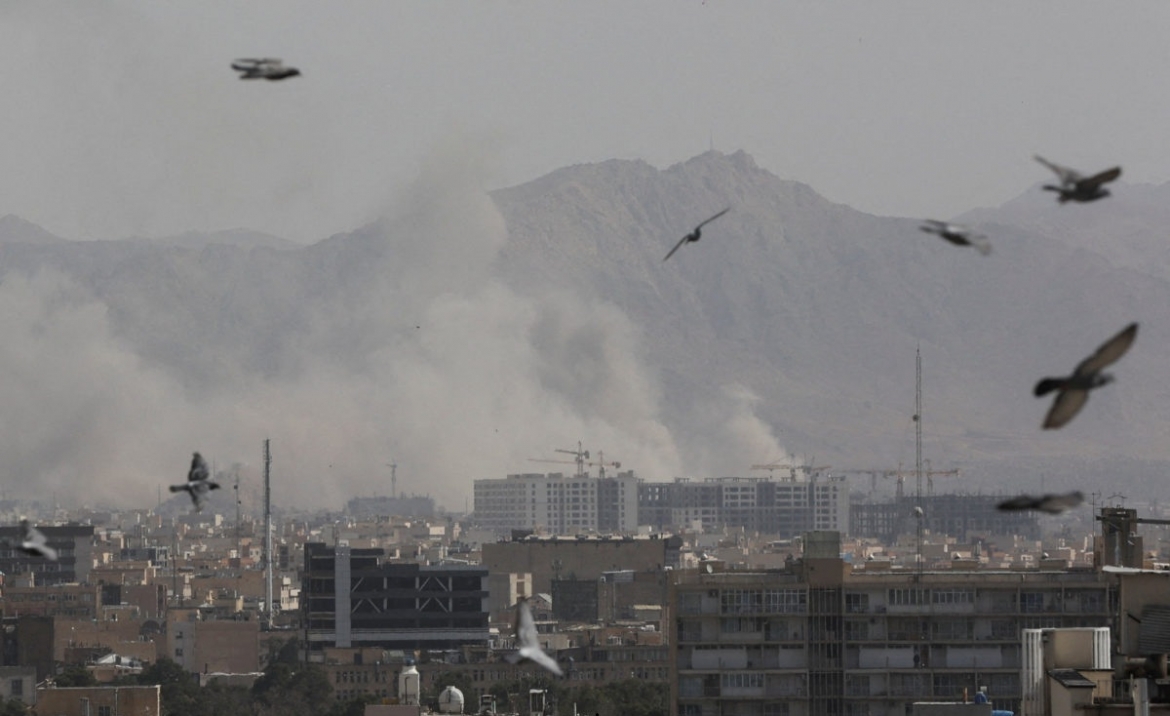 Israel và Mỹ tiến hành các cuộc tấn công vào Iran, tại Tehran hôm 28/2. Ảnh: Reuters