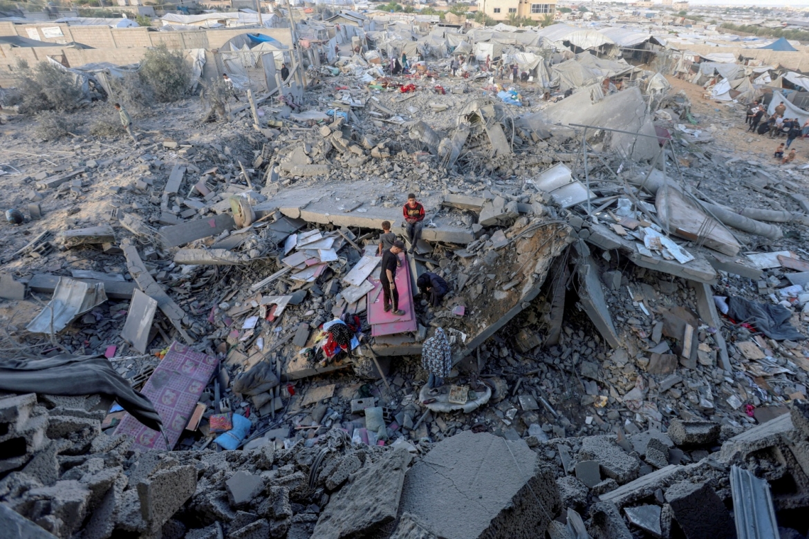 Ít nhất 9 người thiệt mạng do các cuộc tấn công của Israel tại Gaza (Ảnh: Reuters).