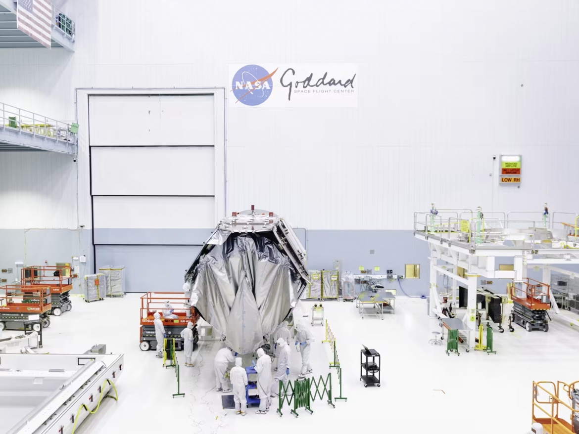 Kính thiên văn Roman bên trong cơ sở của NASA tại Goddard (Ảnh: NBC News)